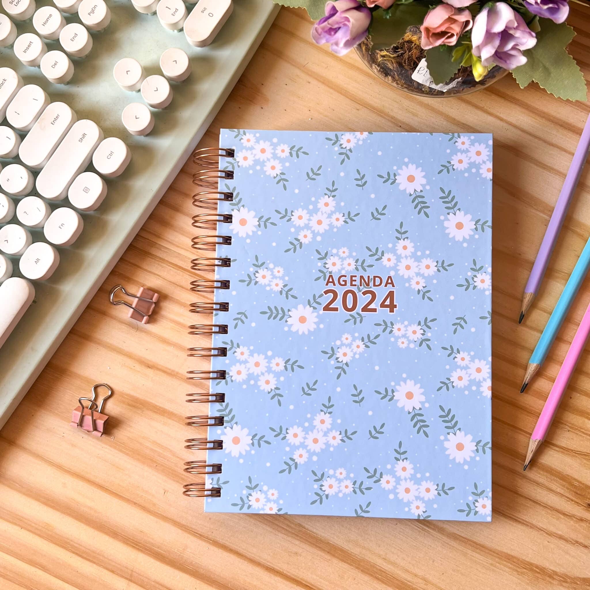 AGENDA 2024 A5 – CAPA FLORAL AZUL – 2DPP – Ilustra.Cin